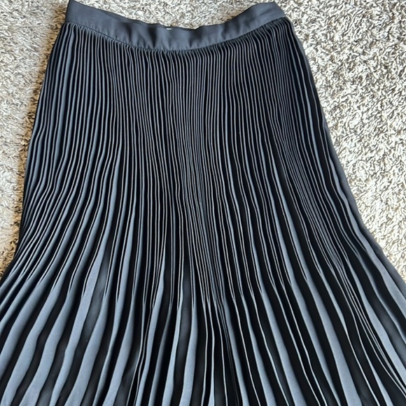 CLANE Black Pleated Midi Skirt Size XS - Picture 6 of 13